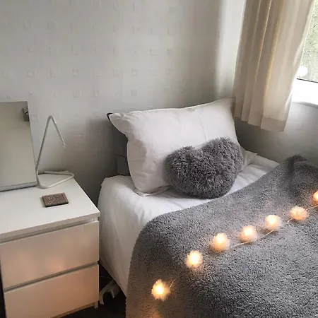 Apartment Fairy Dell Flatlet With 4 Bedrooms *