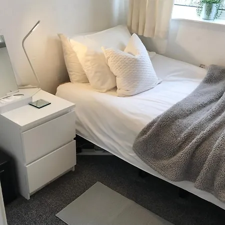 Fairy Dell Flatlet With 4 Bedrooms Apartment Oakenshaw (West Yorkshire)