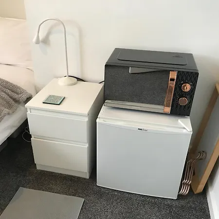 Fairy Dell Flatlet With 4 Bedrooms Apartment Oakenshaw (West Yorkshire)