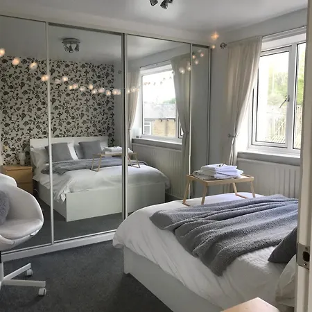 Fairy Dell Flatlet With 4 Bedrooms Apartment Oakenshaw (West Yorkshire)